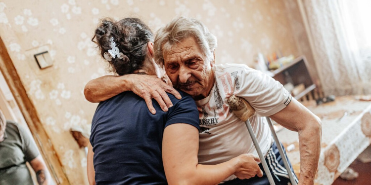 Moisey, an 89-year-old Holocaust survivor in Ukraine receives emergency aid from The Fellowship