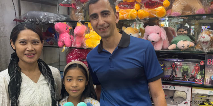 STORY Moran Lalnunpuii family - Bnei Menashe shopping_