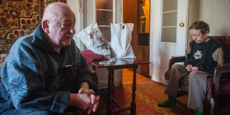 Elderly Jewish couple praying