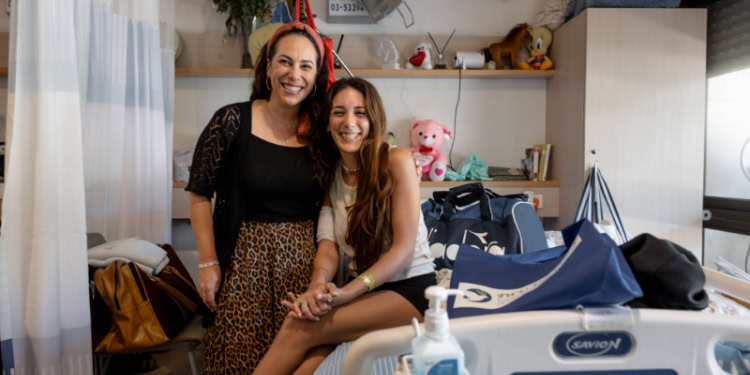Yael visits wounded soldier Noa at Tel Aviv’s Sheba Medical Center.