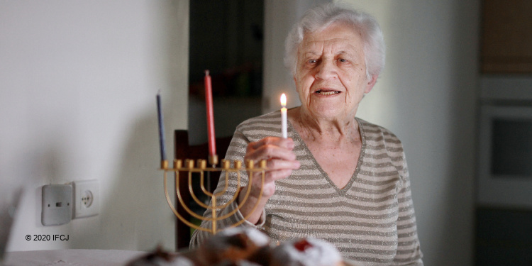 Raisa, elderly Jewish olim in Israel, lights Hanukkah candles