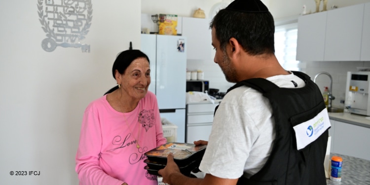 food, elderly, crisis, Netivot, Gaza Strip border