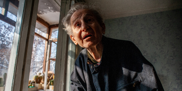 Viktor, lonely 90 year old Jewish man in Kazakhstan