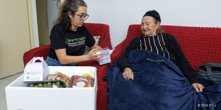 food box, elderly, Hanukkah, poverty