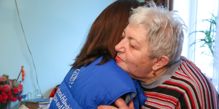 Elderly Jewish woman in Ukraine receives Passover food box