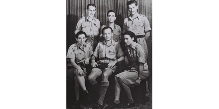 Sara Braverman (bottom left) with other Jewish paratroopers