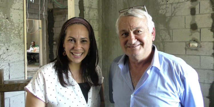 Yael Eckstein standing next to a man at the Shaar HaNegev Trauma Center.