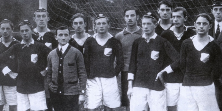 Tadeusz Gebethner (fifth from right) and his soccer team, 1916