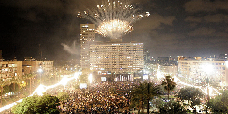 Israelis celebrating Independence Day at Rabin Square in Tel Aviv in 2011. 