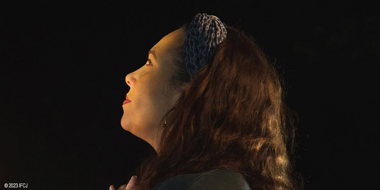 Image of Yael praying