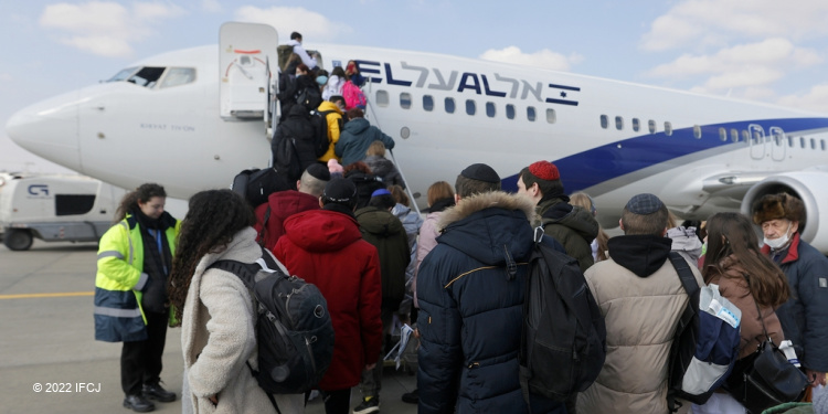 Fellowship aliyah flight from Ukraine in March 2022