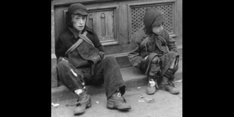Starving Jewish children in Warsaw Ghetto