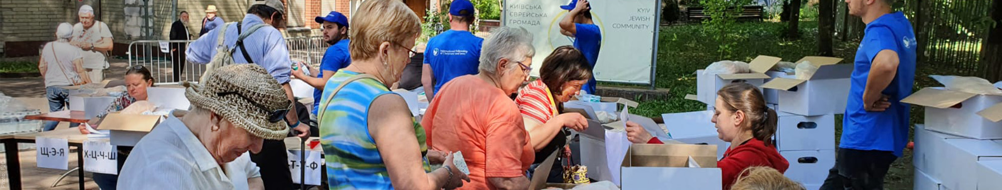 IFCJ handing out food boxes to elderly Jews in need