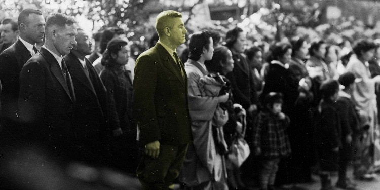 German Willy Foerster standing in front of a crowd of rescued Jews in Japan