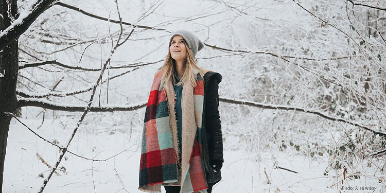 Woman wearing a winter scarf