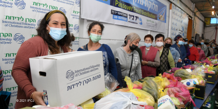 Yad B'Yad Passover Food Distribution