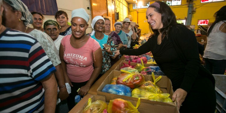 Yael helping at Yad B Yad food box distrubtion