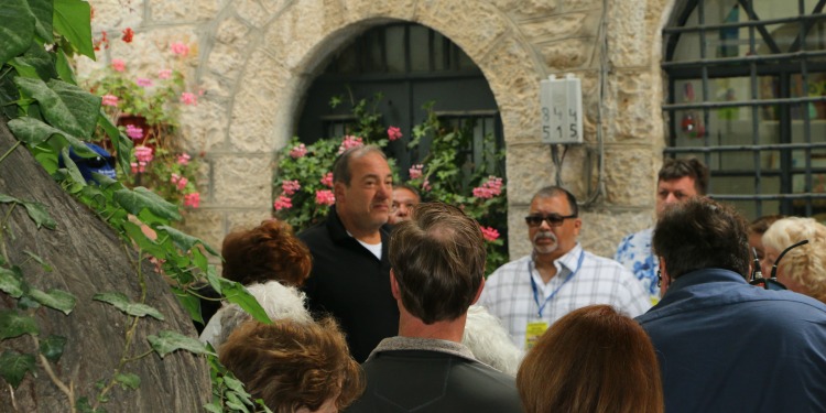 Rabbi Eckstein addressing a crowd.