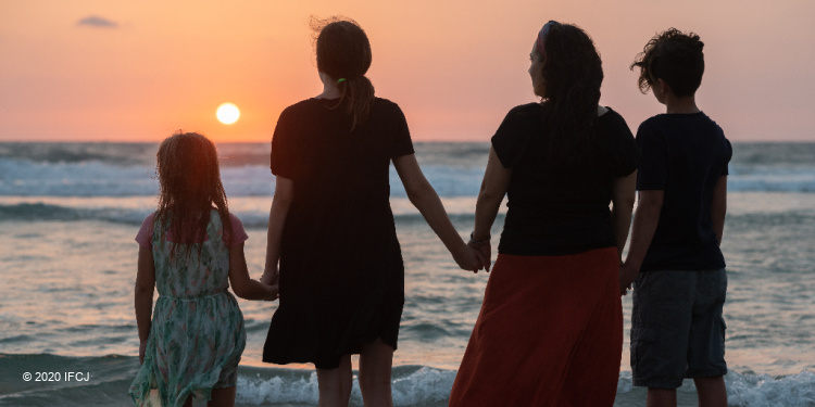 Yael Eckstein spends time with faith and family on beach