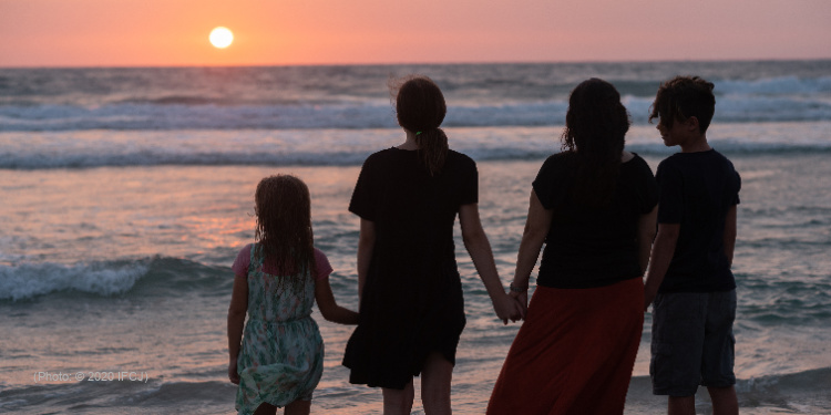 Yael Eckstein and family at beach for Tashlikh