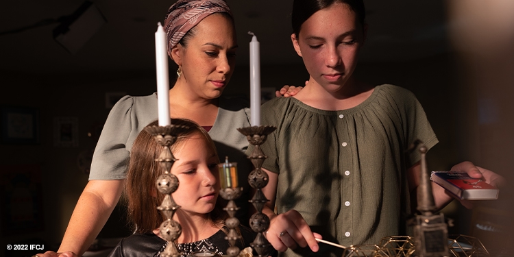 Yael and her daughters on Shabbat