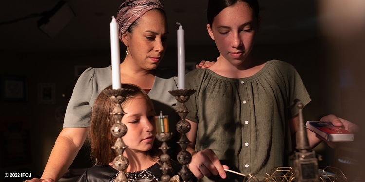 Yael and her daughters on Shabbat