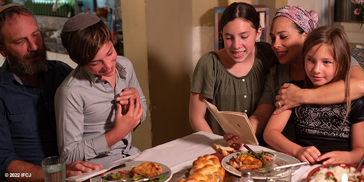 Yael and her family on Shabbat having dinner