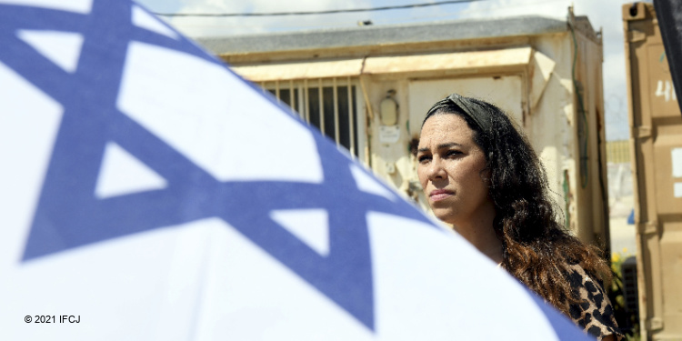 Yael Eckstein with flag of Israel, who Fellowship is blessing