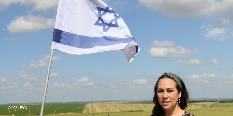 Yael at IDF base with Israeli flag to rally behind Israel