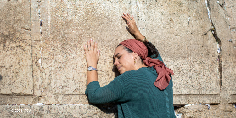 A return with open arms to Western Wall for Yael Eckstein