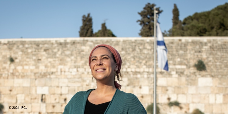 Yael Eckstein, President and CEO of The Fellowship, at Western Wall in Jerusalem