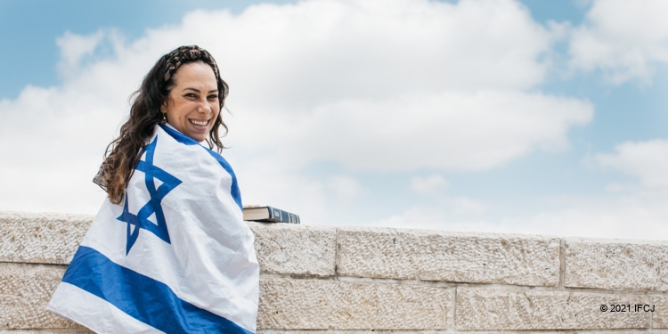 Yael Eckstein, at the Western Wall during the Day, in Jerusalem