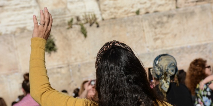 Yael Eckstein praying at Western Wall