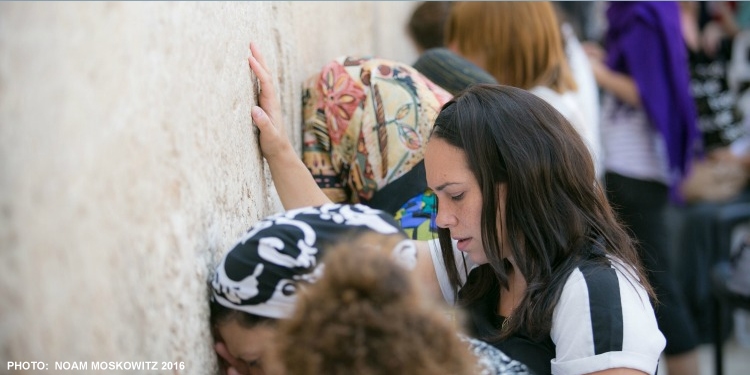 Yael praying at the Western Wall