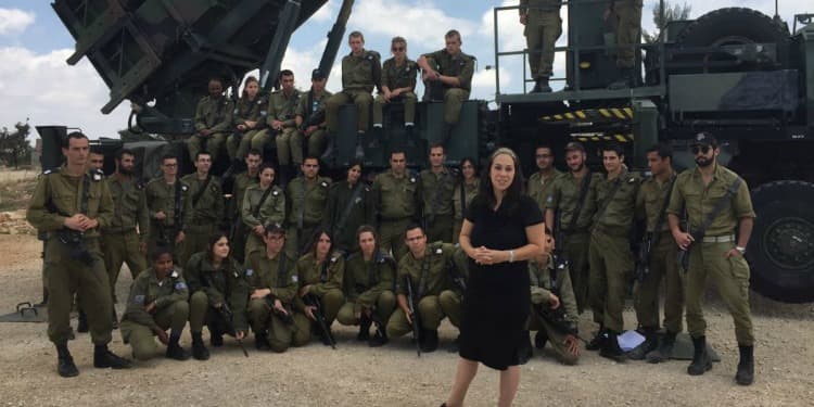 Yael Eckstein standing in front of a group of soldiers.