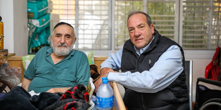 Rabbi Eckstein sitting with Yosef, an IFCJ recipient.