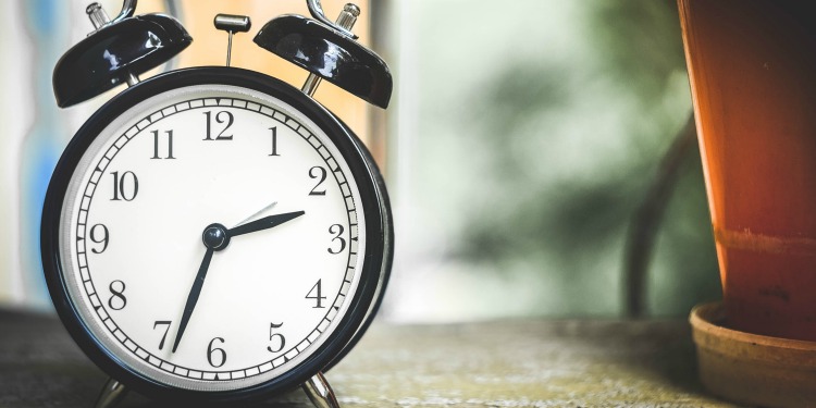 analog clock with two alarm bells on top