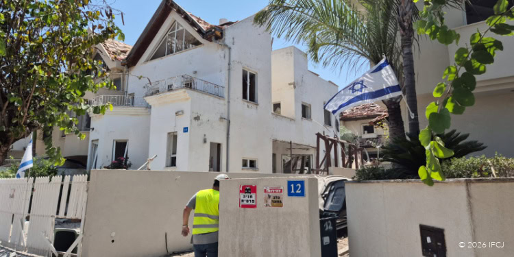 damage from Iran rocket_Rishon LeZion 1.jpg