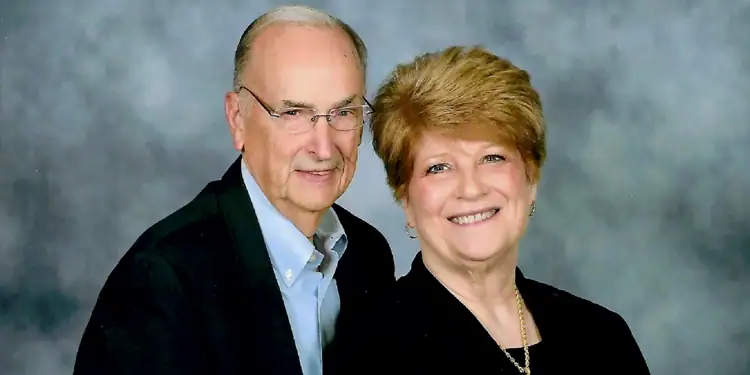 A smiling elderly couple supporting Israel, representing dedication and unity for Israel's future.