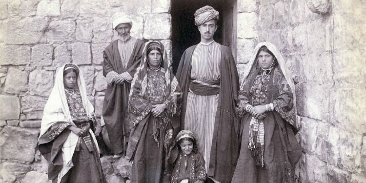 Black and white image of a peasant family of Ramallah