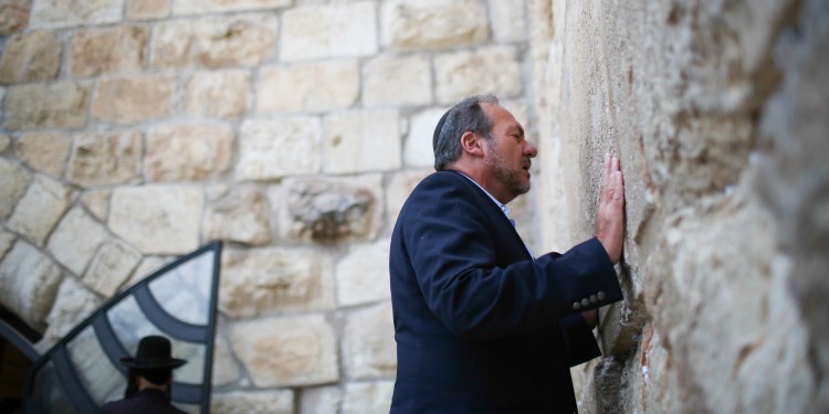 Rabbi Eckstein praying at the Western Wall