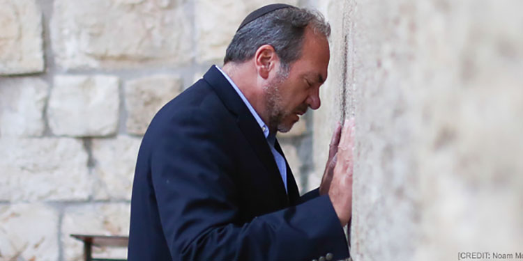 Rabbi Eckstein praying at the Western Wall.