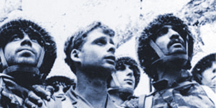 IDF soldiers at Western Wall after 1967 Six-Day War